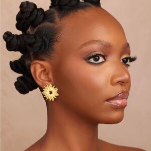 Archived Khoi Lulu Gold Starburst Earrings- Small